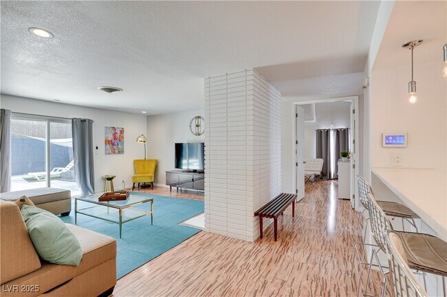Building Photo - 1531 Commanche Dr