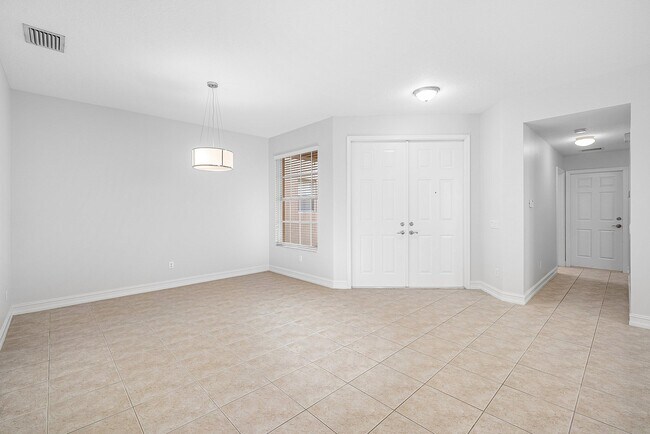 Building Photo - 8845 Sandy Crest Ln