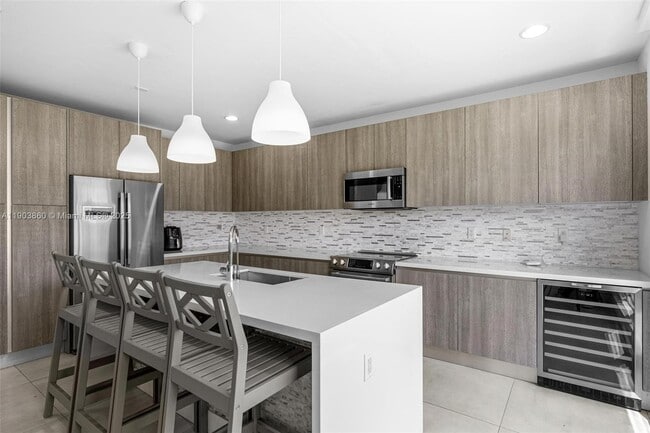 Building Photo - 10330 NW 68th St