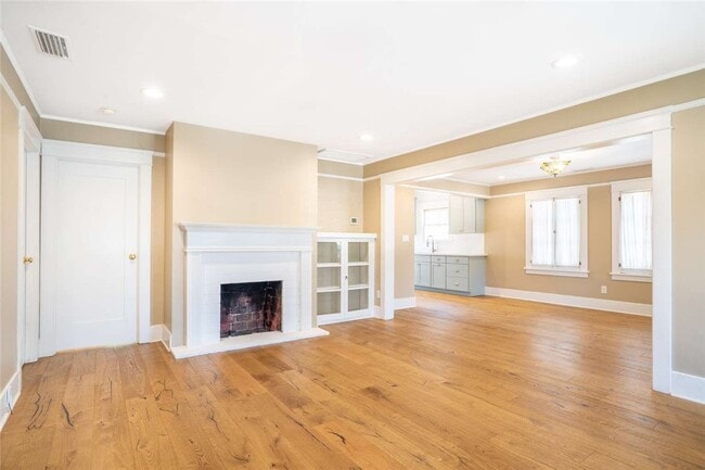 Building Photo - 5049 Mt Royal Dr