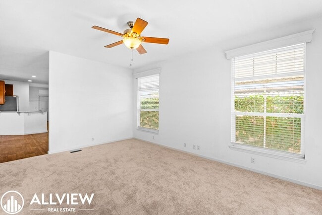 Building Photo - Stylish and beautiful 3-Bed Home with Land...