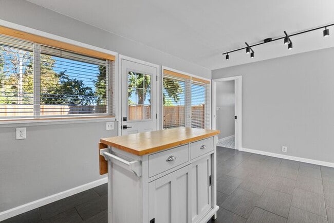 Building Photo - Freshly Updated West Seattle Rambler w/ Ai...