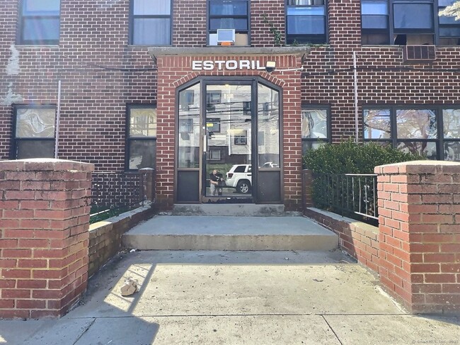 Primary Photo - 185 Palisade Ave