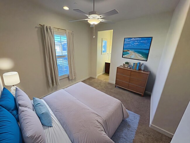 Building Photo - Dove Mountain 4 bedroom with Den 3,277 sq ft 3 car tandem garage