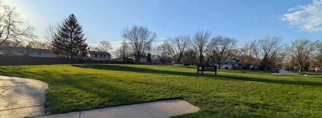 Building Photo - 5S530 Paxton Dr