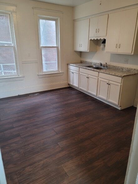 Building Photo - 1608 W Lincoln Ave