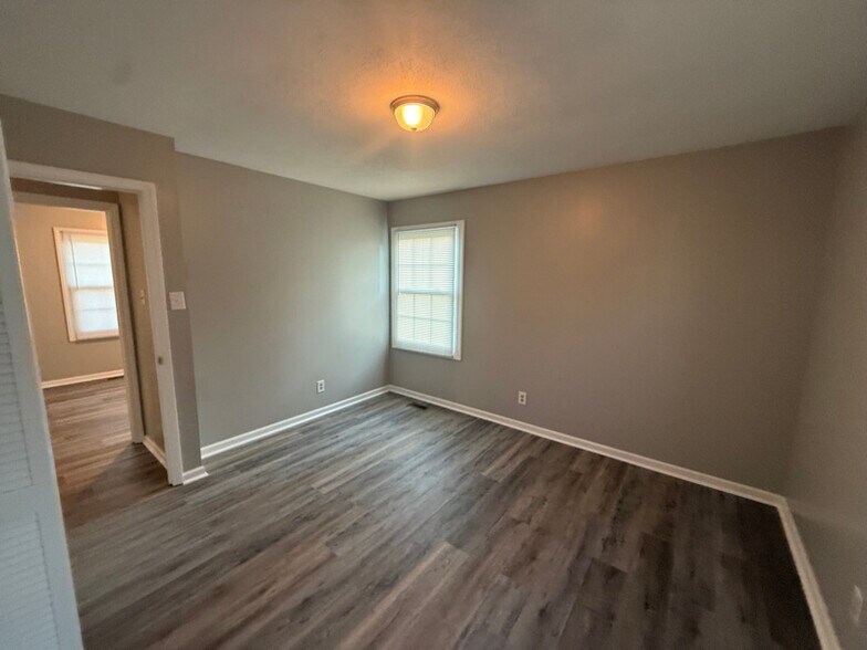 Building Photo - 103 Rose Dr