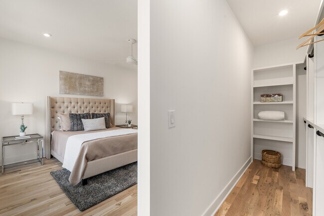 Building Photo - 1237 Memorial Dr SE