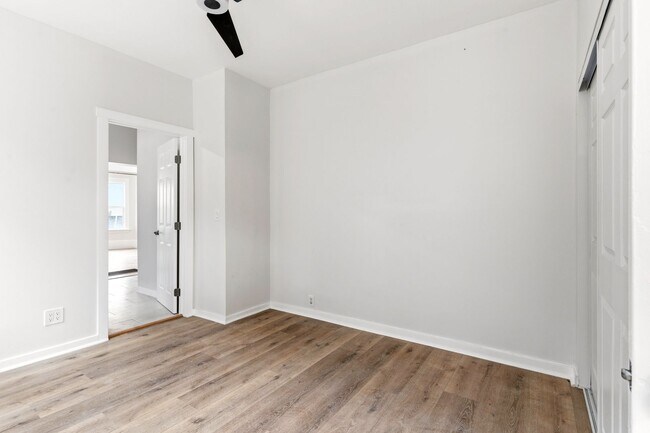 Building Photo - Freshly Renovated 1 Bed, 1 Bath Oakland Home with In-Unit Laundry