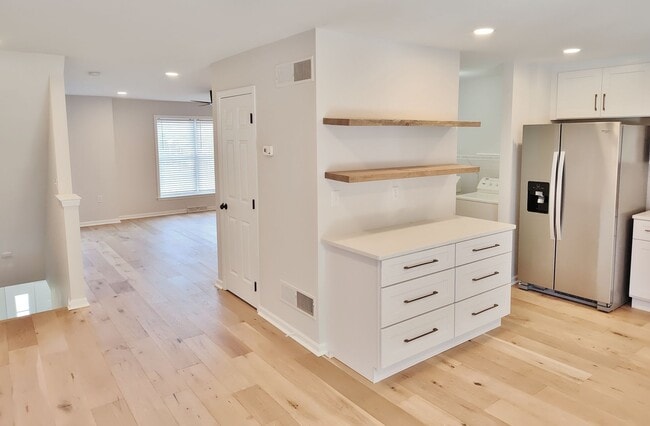 Building Photo - 3 Bed / 2-1/2 Bath Single Family Home