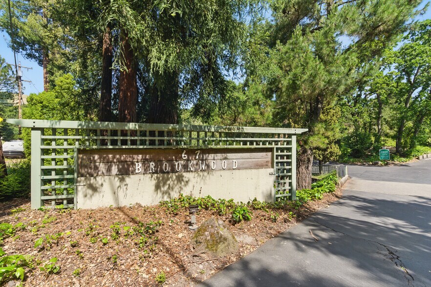 Entrance - 67 Brookwood Rd