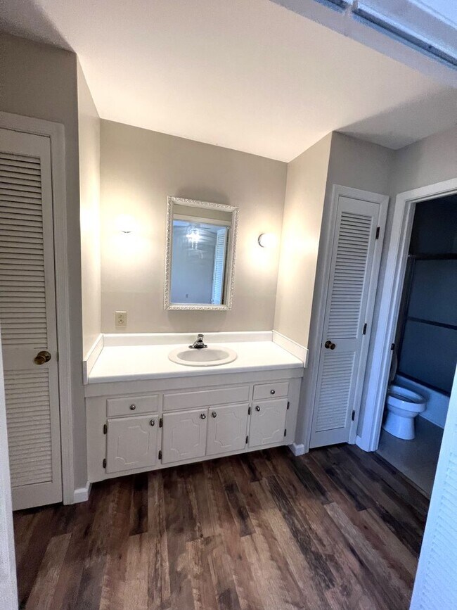 Building Photo - RENT SPECIAL! Just painted, modern gray! Charming end unit town home in Stones Throw. Walking dis...