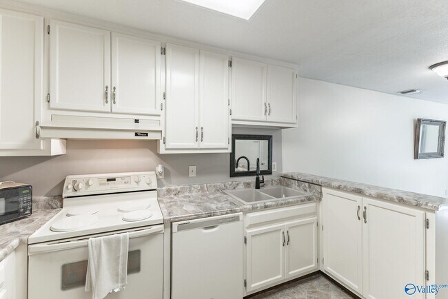 Building Photo - 2124 Greenwood Pl SW