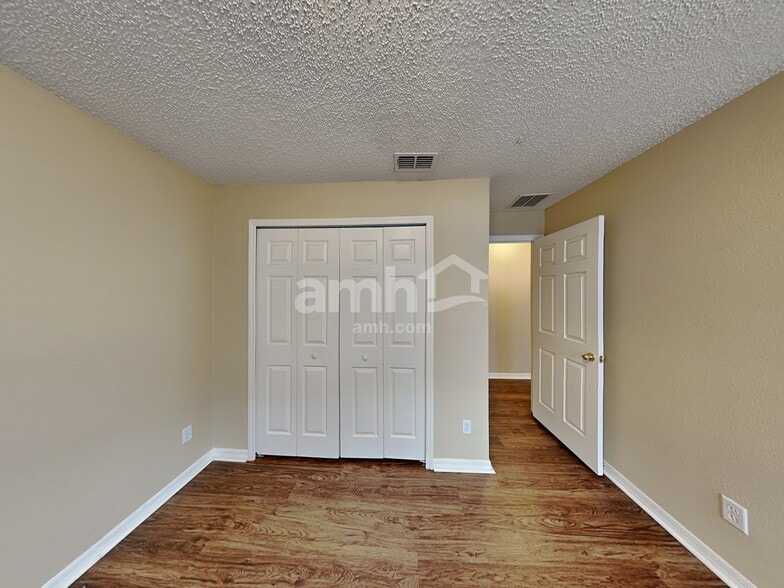 Building Photo - 1110 Bluegrass Dr