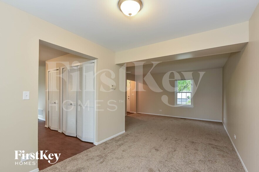 Building Photo - 990 Chelsea Ln