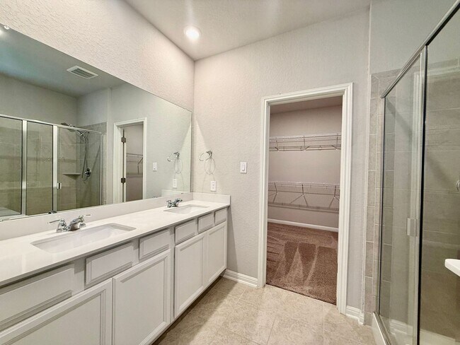 Building Photo - 12930 Lilly Pass