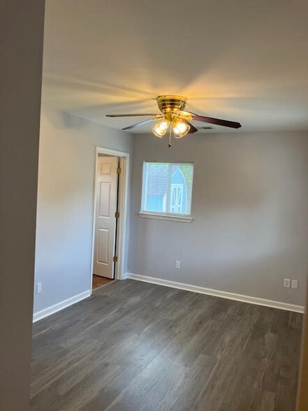 Building Photo - 11015 Lansford Dr