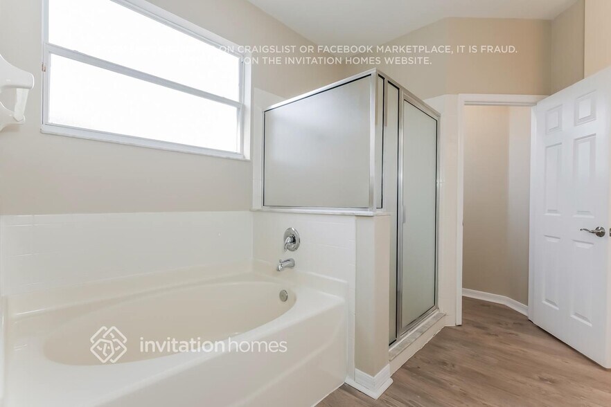 Building Photo - 3015 Summer Cruise Dr