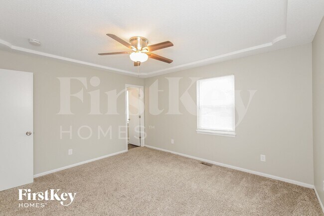 Building Photo - 2116 NE Cromwell St