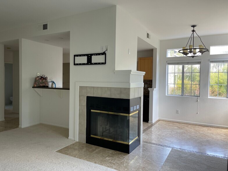 Building Photo - 8110 Mountain View Dr