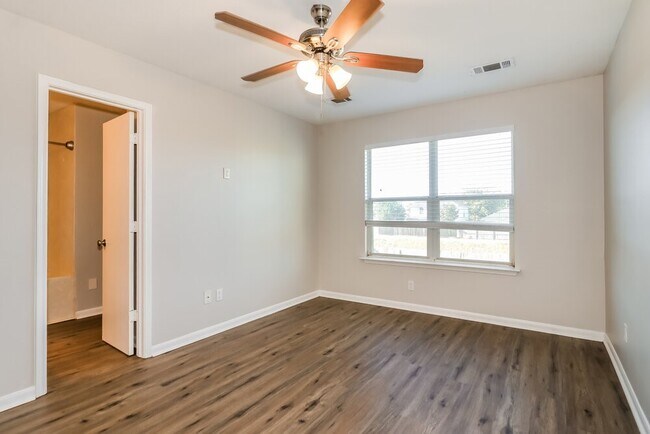 Building Photo - 5622 Coastal Way
