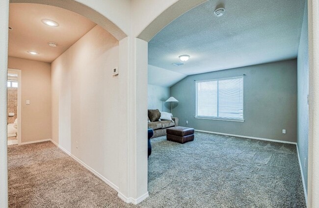 Building Photo - Westside area for Short or Long Term Rental (Completely Furnished) Beautiful 3 bed/2.5 baths plus...