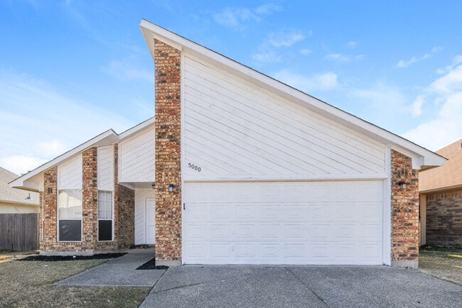 Building Photo - 5000 Highbank Dr