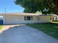 Building Photo - Cozy Silvis Home With Huge Fenced Yard and Attached Garage!