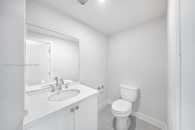 Building Photo - 555 NE 34th St