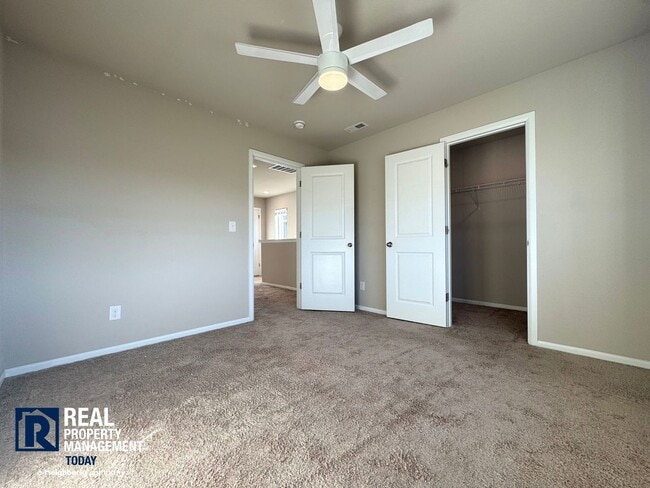 Building Photo - Spacious 4-Bedroom Home with Fenced Yard & 2-Car Garage Near JBLM!