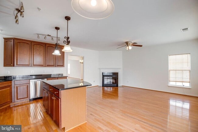 Building Photo - 42670 Hollyhock Terrace
