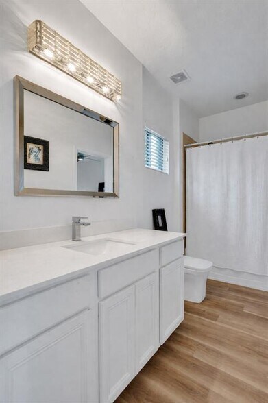 Building Photo - 4234 N Dixie Hwy