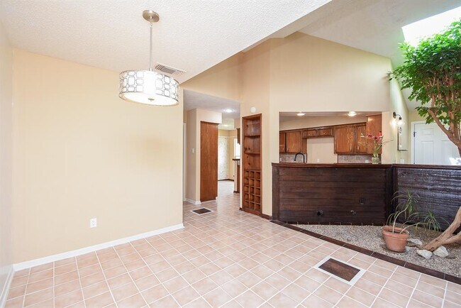 Building Photo - 11823 Zarroll Dr
