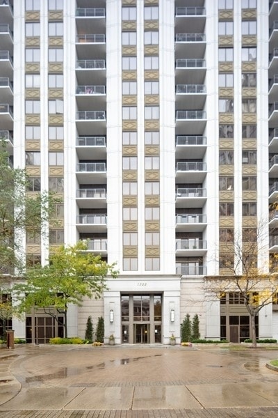 Primary Photo - 1322 S Prairie Ave