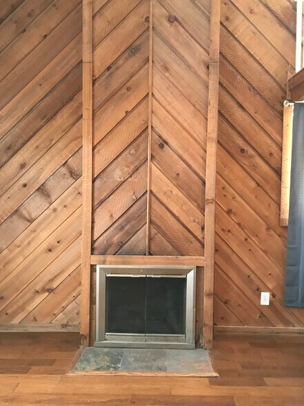 Building Photo - 5622 Clarke Address