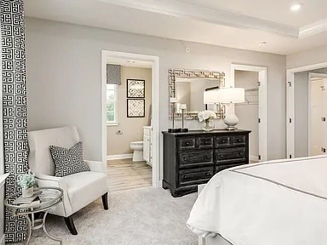 Building Photo - Stunning Luxury 4BR 3BA Home w/ Granite Island • Remodeled Kitchen • 2-Car Garage in Charlotte