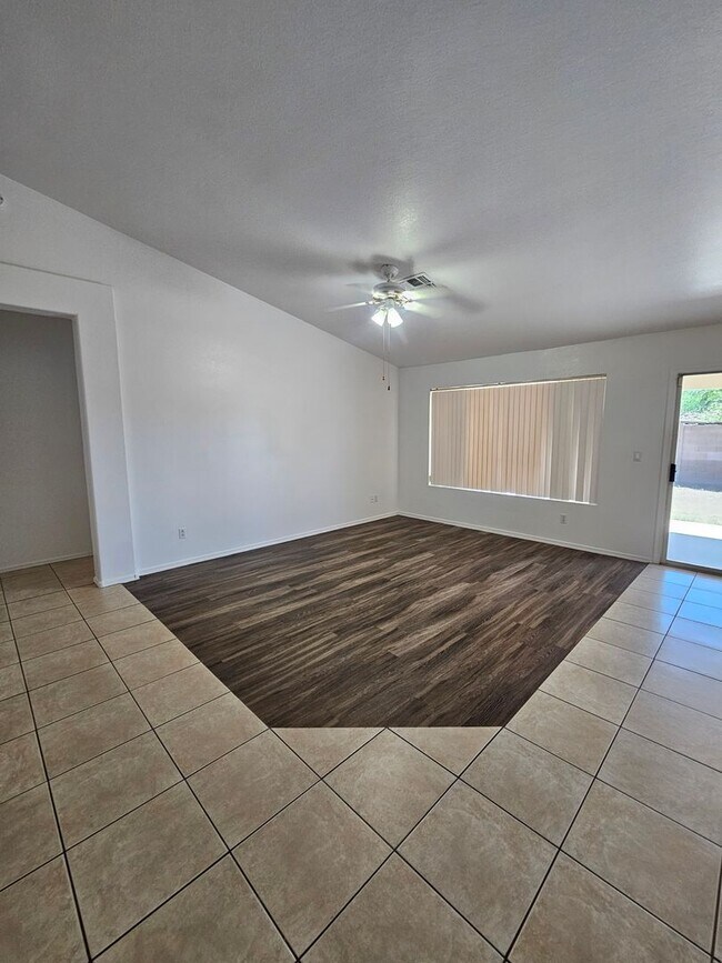 Building Photo - 3 Bedroom Home - No HOA - North Phoenix ** Move In Special $1000 off 1st Month**