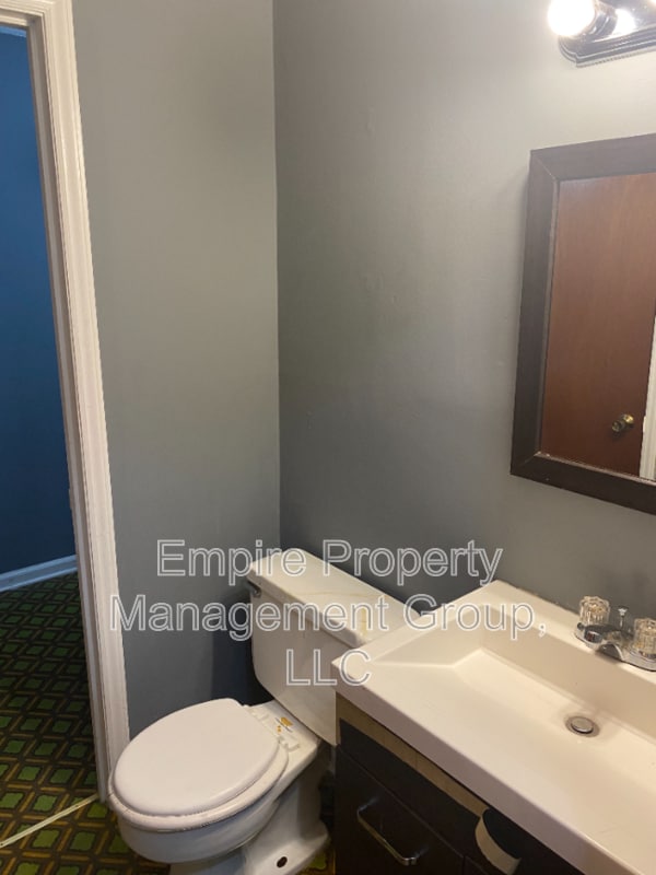 Building Photo - 5750 Dellwood Dr