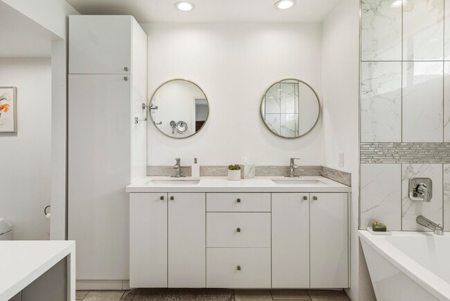 Building Photo - 1411 Via Isla