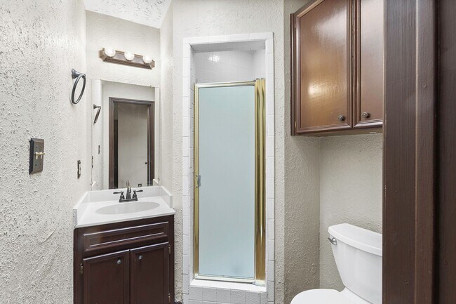 Building Photo - Gorgeous Condo, 2 Bedrooms/2 Balconies/2 Bathrooms - WALK TO CAMPUS! - Reduced Deposit