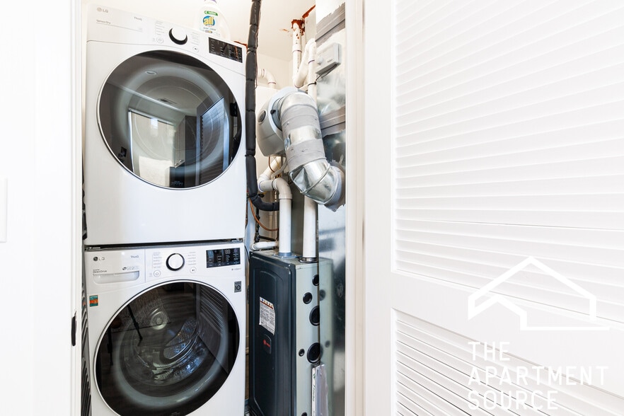 Building Photo - 2741 W Division St