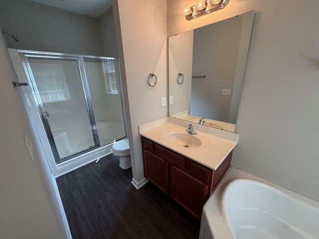 Building Photo - Beautiful and Spacious 2 Bedroom 2.5 Bath ...