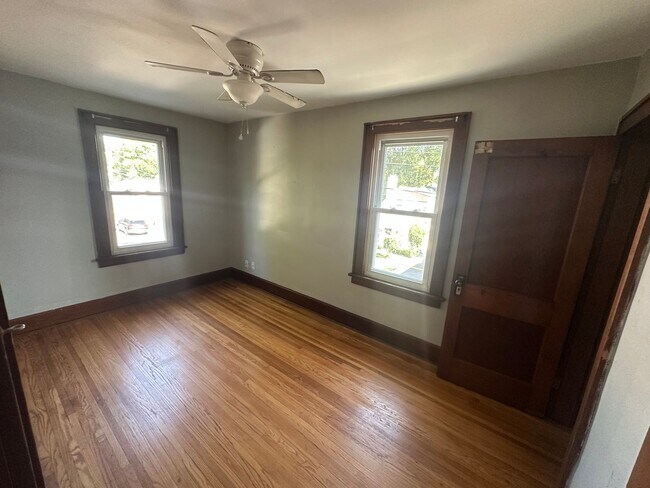 Building Photo - S Washington Ave 1041-1043 MLR