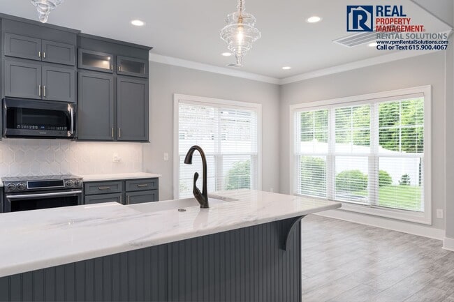 Building Photo - 3527 Pershing Dr
