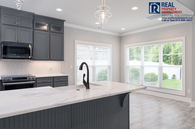 Building Photo - Gorgeous, Luxury 3 bd home with bonus room and screened-in patio! Triple Siegel Schools!