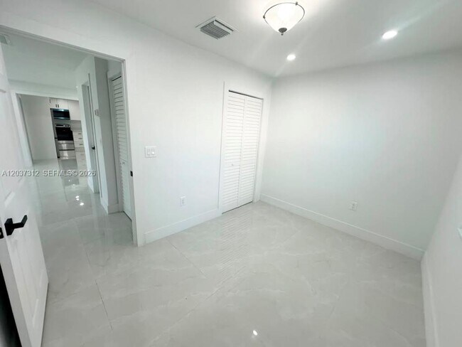 Building Photo - 1473 NE 30th Ct