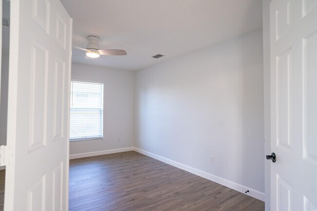 Building Photo - 2001 SW Ember St