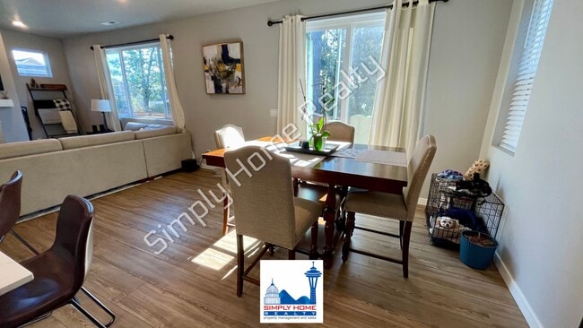Building Photo - Step into the luxurious comfort of your dream home!