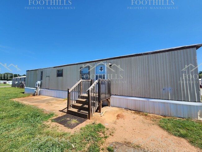 Primary Photo - 2-Bedroom Mobile Home in Colony Park with ...