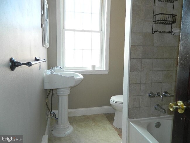 Building Photo - 4501 Princeton Ave